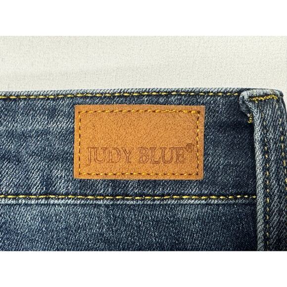 Judy Blue Women's Relaxed Fit Skinny Stretch Denim Jeans - Size 28 (28x26) - Picture 3 of 6